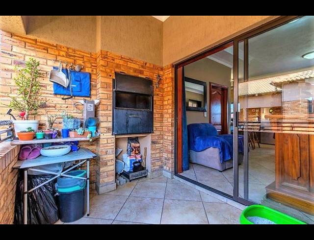 2 BEDROOM APARTMENT FOR SALE IN RAVENSWOOD